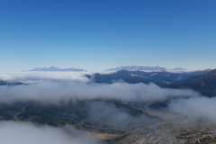 Picos de Europa al fondo del mar de nubes